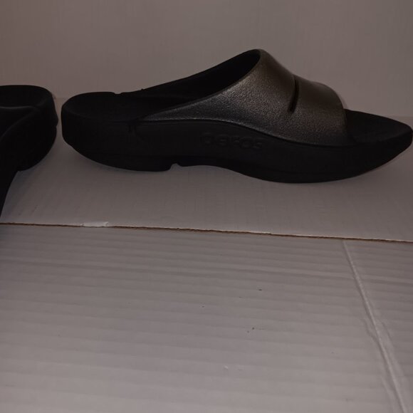 OOFOS METALLIC SPORT FLEX  SLIDE SANDALS - Picture 3 of 10